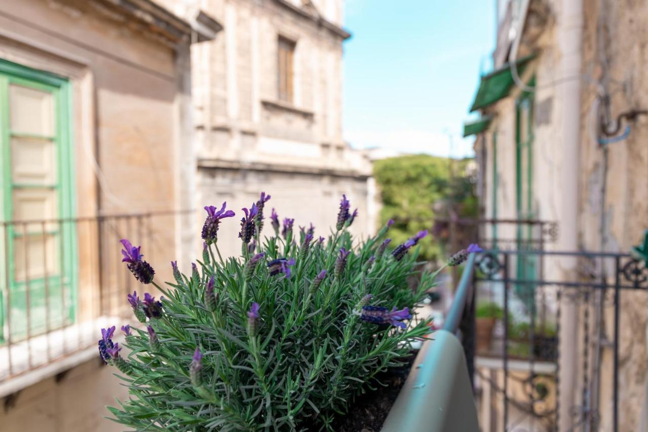 Nicolhouse - Appartamento Nel Centro Storico Di Palermo Bagian luar foto